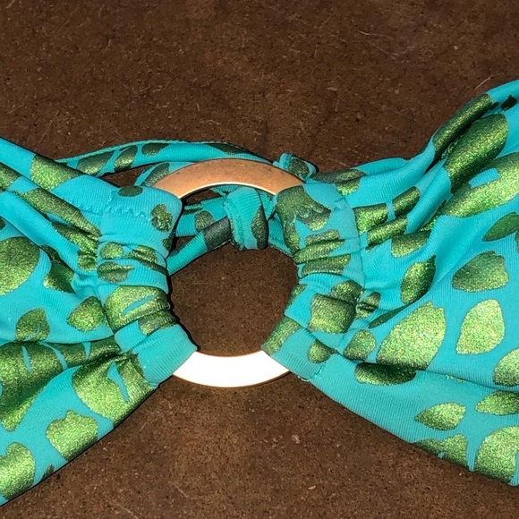 Victoria’s Secret swimsuit top. - Picture 4 of 5